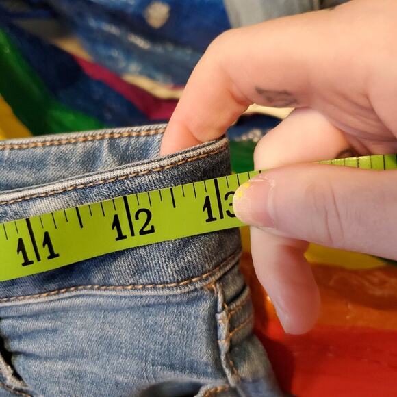 American Eagle Heavily Distressed Stretch Skinny Jeans Distressed Medium Wash - Picture 10 of 12